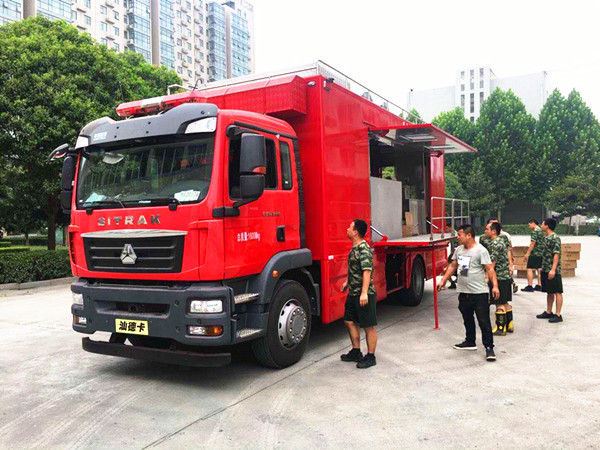 重汽燦德卡炊事車(chē)